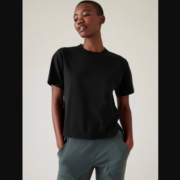 Athleta Effortless Tee in Black - Picture 1 of 5